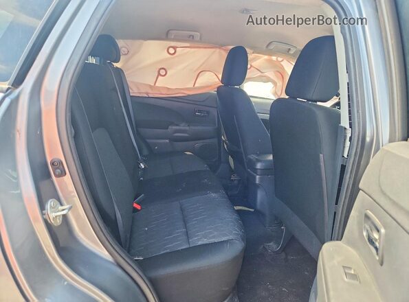 JA4ARUAU3RU006085 2024 MITSUBISHI OUTLANDER Silver Widok wnętrza z tyłu