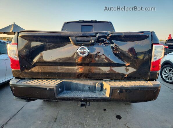 1N6BA1F4XJN517457 2018 NISSAN TITAN Черный Вид салона спереди