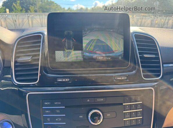 4JGDA5HB8JB044198 2018 MERCEDES-BENZ GLE Blue Widok komory silnika