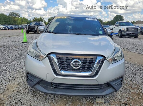 3N1CP5CU4JL519595 2018 NISSAN KICKS Silver Widok z tyłu