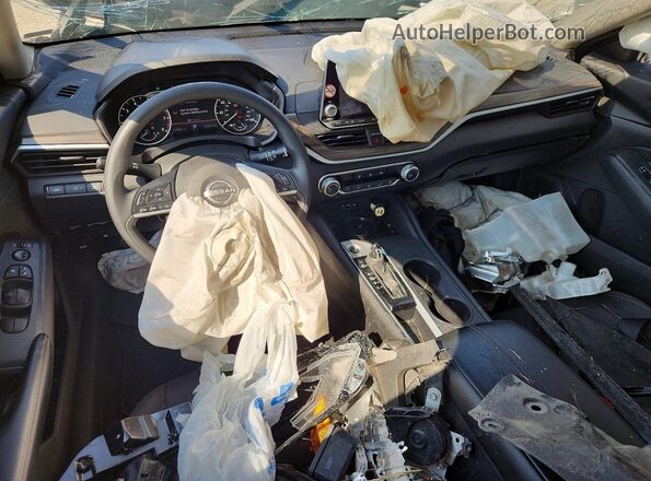 1N4BL4DV7SN335118 2025 NISSAN ALTIMA Red Սարքավորումների վահանակի տեսք