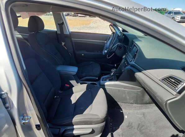 5NPD84LF6JH385862 2018 HYUNDAI ELANTRA Silver Dashboard view