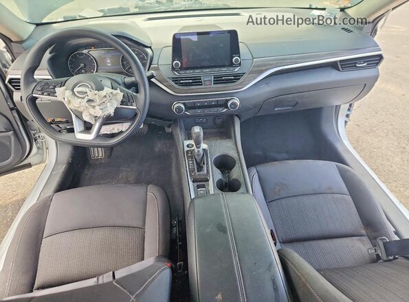 1N4BL4DW2TN309519 2026 NISSAN ALTIMA Серебряный Вид панели приборов