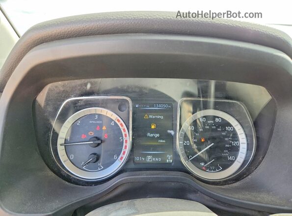 1N6BA1F31HN540806 2017 NISSAN TITAN White Widok tylnych siedzeń