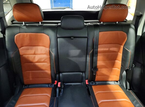 3VV4B7AX3JM067594 2018 VOLKSWAGEN TIGUAN White Вид задніх сидінь