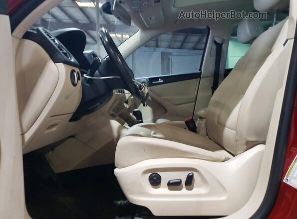 WVGAV7AX7GW007041 2016 VOLKSWAGEN TIGUAN Red Vista del salpicadero