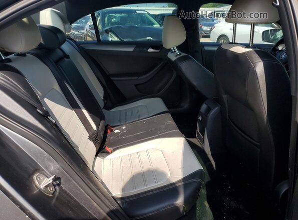 3VWD17AJ4HM303299 2017 VOLKSWAGEN JETTA Gray უკანა სალონის ხედი