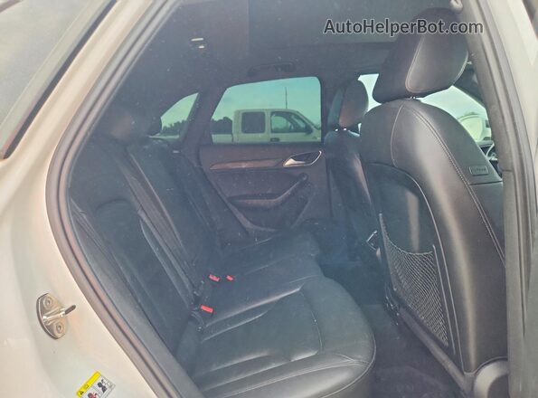 WA1HCCFS5HR000243 2017 AUDI Q3 White უკანა სალონის ხედი