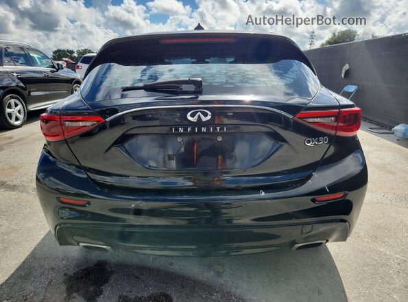 SJKCH5CP2HA032950 2017 INFINITI QX30 Black Front interior view