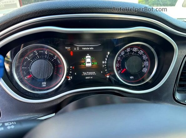 2C3CDZFJ8HH598078 2017 DODGE CHALLENGER Unknown - Not Ok For Inv. Սարքավորումների վահանակի տեսք