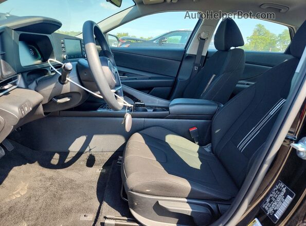 KMHLM4DJ8SU173476 2025 HYUNDAI ELANTRA Черный Вид панели приборов