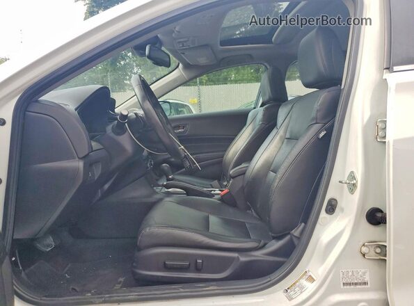 19UDE2F72HA010703 2017 ACURA ILX White Widok wnętrza z przodu