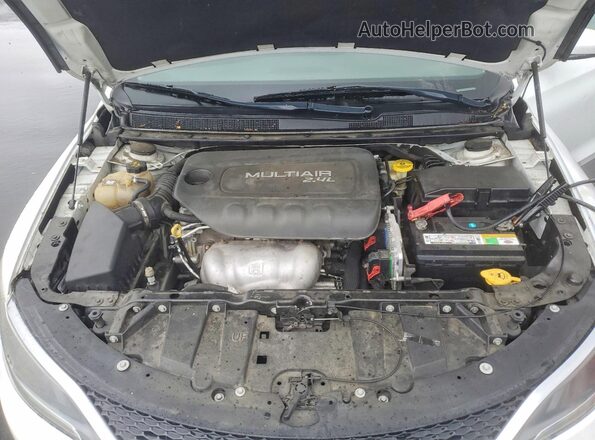 1C3CCCAB1GN154790 2016 CHRYSLER 200 White Вид задньої частини салону