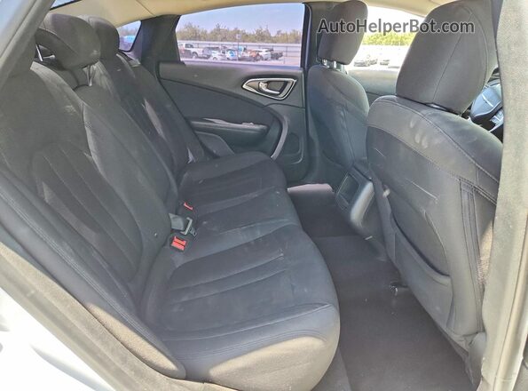 1C3CCCAB3GN137117 2016 CHRYSLER 200 White Widok tylnych siedzeń