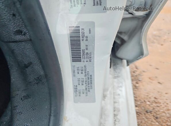 1C3CCCFB2HN508763 2017 CHRYSLER 200 White Engine compartment view