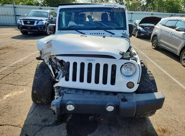 1C4BJWDG4HL561196 2017 JEEP WRANGLER White Widok z przodu