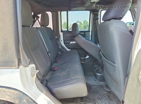1C4BJWDG4HL561196 2017 JEEP WRANGLER White Widok wnętrza z tyłu