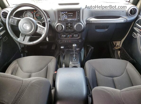 1C4BJWDG7JL825775 2018 JEEP WRANGLER Beige Dashboard view