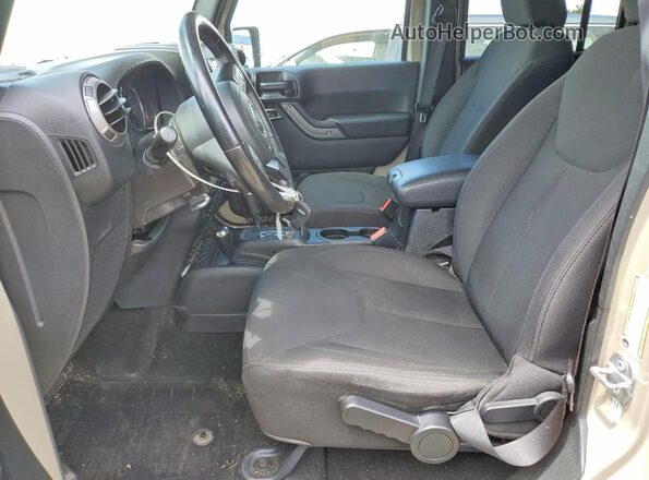 1C4BJWDG7JL825775 2018 JEEP WRANGLER Beige Front interior view