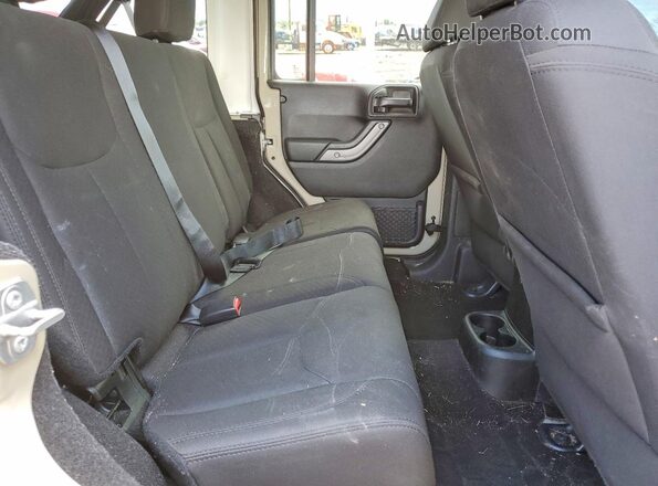 1C4BJWDG7JL825775 2018 JEEP WRANGLER Beige Rear seats view