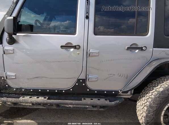 1C4BJWDGXHL593070 2017 JEEP WRANGLER UNLIMITED Silver Вид спереду