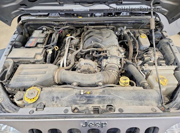 1C4BJWDGXJL914529 2018 JEEP WRANGLER Silver Vista interior trasera