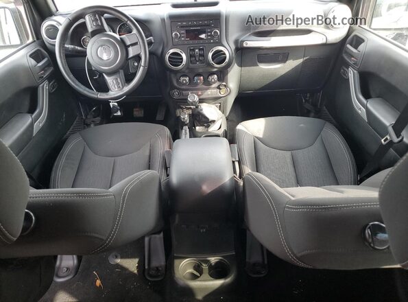 1C4BJWEG7GL340060 2016 JEEP WRANGLER Черный Вид панели приборов