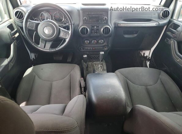 1C4HJWDG7JL919682 2018 JEEP WRANGLER Белый Вид панели приборов