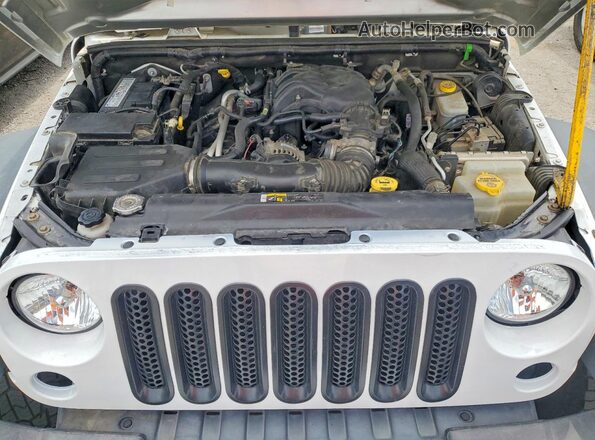 1C4HJWDG7JL919682 2018 JEEP WRANGLER Белый Вид задней части салона