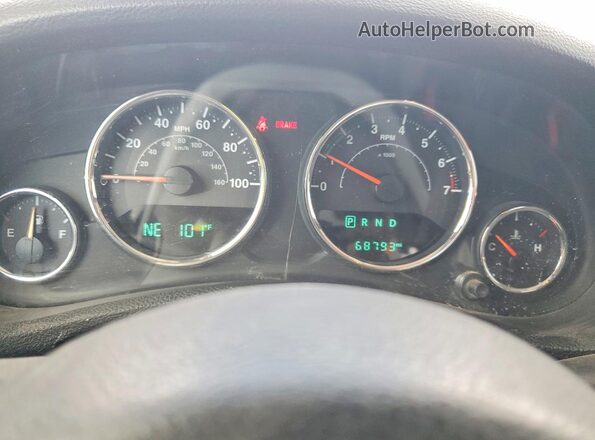 1C4HJWDG7JL919682 2018 JEEP WRANGLER Белый Вид щитка приборов