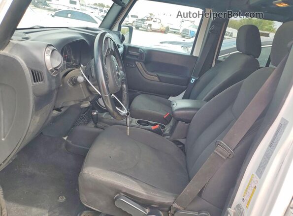1C4HJWDG7JL919682 2018 JEEP WRANGLER Белый Вид салона спереди
