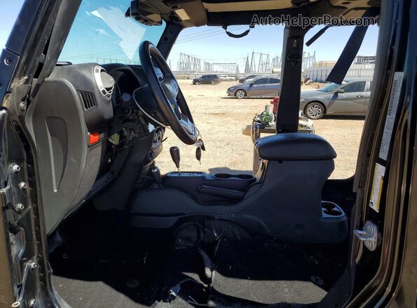 1C4HJWFG2GL263218 2016 JEEP WRANGLER Black Front interior view