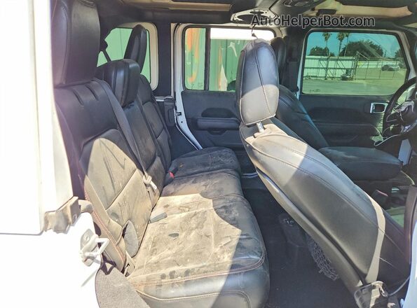 1C4HJXFN5JW198679 2018 JEEP WRANGLER Белый Вид задней части салона