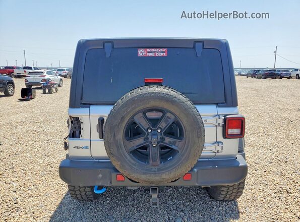 1C4JJXN68PW646398 2023 JEEP WRANGLER Серебряный Вид сзади