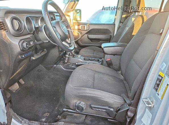 1C4JJXN68PW646398 2023 JEEP WRANGLER Серебряный Вид салона спереди