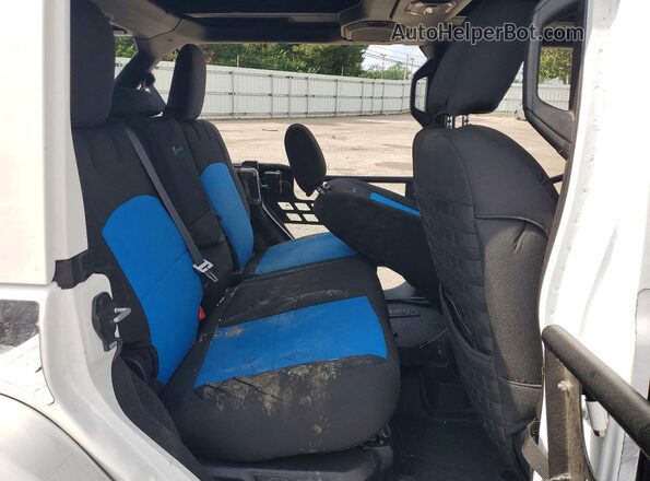 1C4JJXR60PW502404 2023 JEEP WRANGLER Белый Вид задней части салона