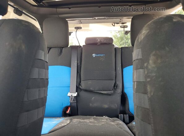 1C4JJXR60PW502404 2023 JEEP WRANGLER Белый Вид задних сидений