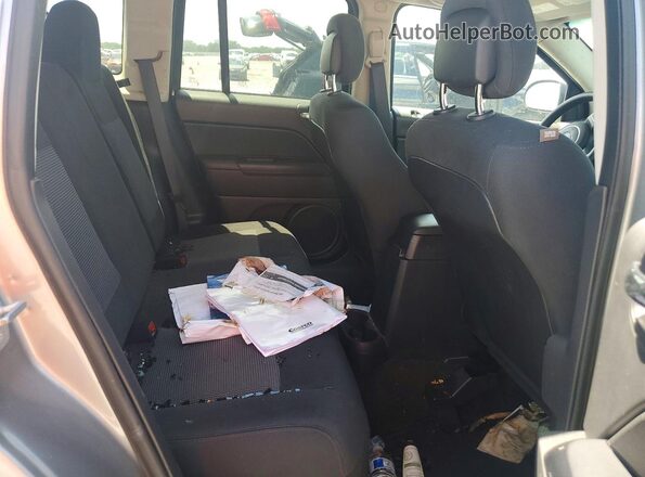 1C4NJCBA9GD641273 2016 JEEP COMPASS Silver Հետևի նստատեղերի տեսք