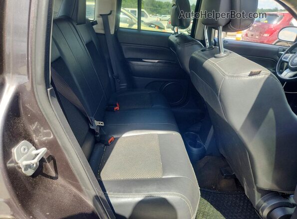 1C4NJCEA2GD620440 2016 JEEP COMPASS Gray Вид задньої частини салону