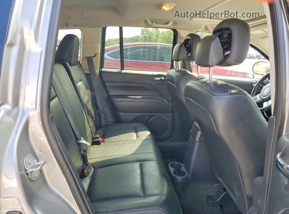 1C4NJCEA3HD156186 2017 JEEP COMPASS Silver უკანა სავარძლების ხედი