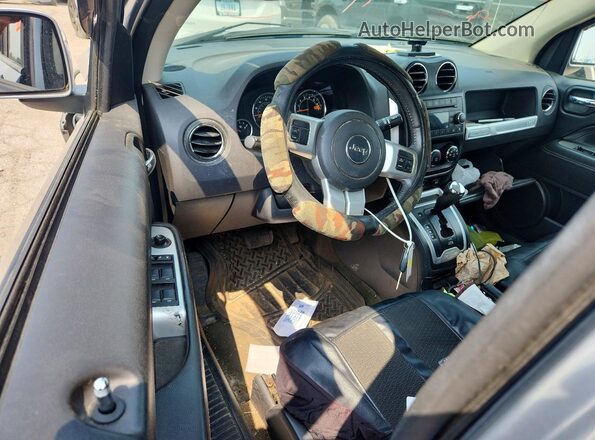 1C4NJCEB4HD169277 2017 JEEP COMPASS Серый Вид панели приборов