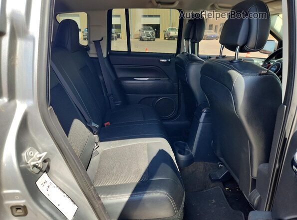 1C4NJCEB8HD162932 2017 JEEP COMPASS Gray Հետևի նստատեղերի տեսք