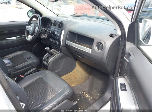 1C4NJDEB4GD712941 2016 JEEP COMPASS Белый Вид салона спереди