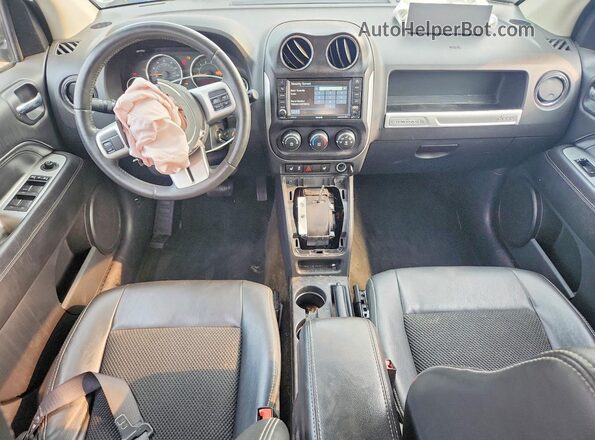 1C4NJDEB7GD541876 2016 JEEP COMPASS Green Вид панелі приладів
