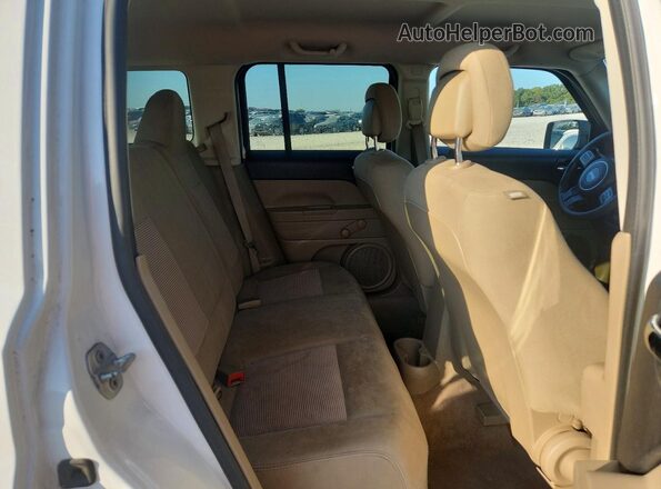 1C4NJPBA1GD583926 2016 JEEP PATRIOT White Սալոնի հետևի տեսք