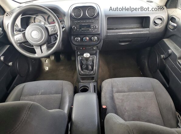 1C4NJPBA5GD527018 2016 JEEP PATRIOT Charcoal Widok deski rozdzielczej