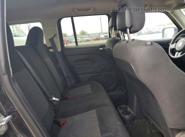 1C4NJPBA5GD527018 2016 JEEP PATRIOT Charcoal Widok wnętrza z tyłu