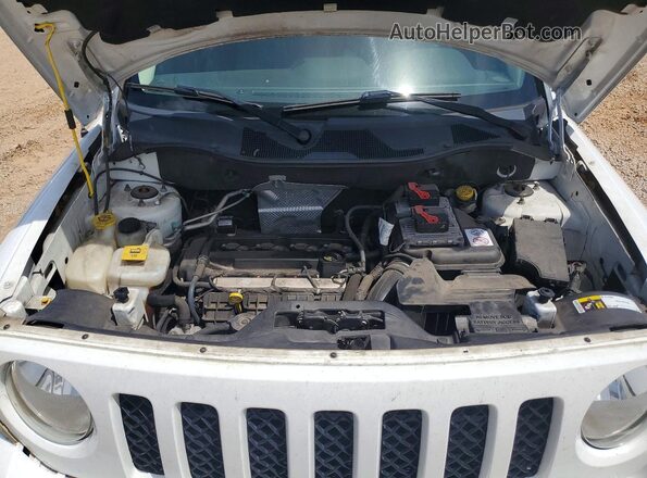 1C4NJPBA8GD528292 2016 JEEP PATRIOT White Rear interior view