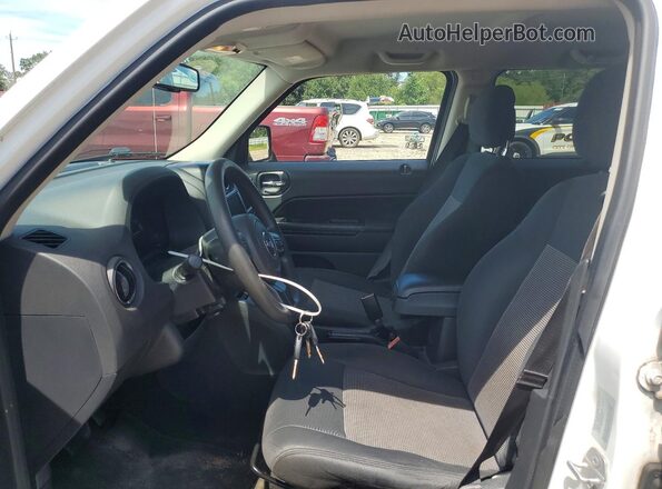 1C4NJPBA8GD528292 2016 JEEP PATRIOT White Front interior view