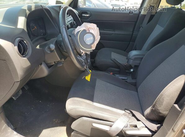 1C4NJPFA1GD636926 2016 JEEP PATRIOT Gray Vista interior delantera